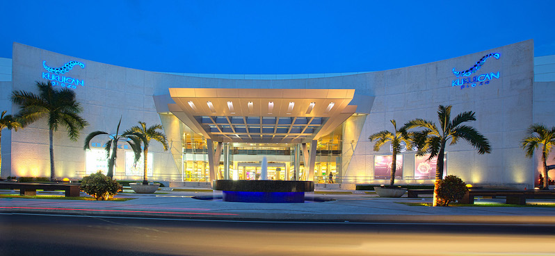 Fachada de shopping Kukulcan Plaza em Cancún