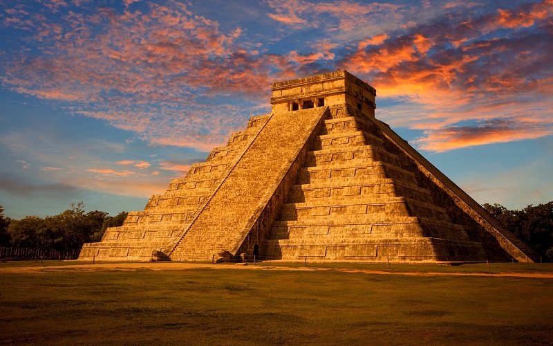 Pirâmide Kukulcán no Chichen Itzá