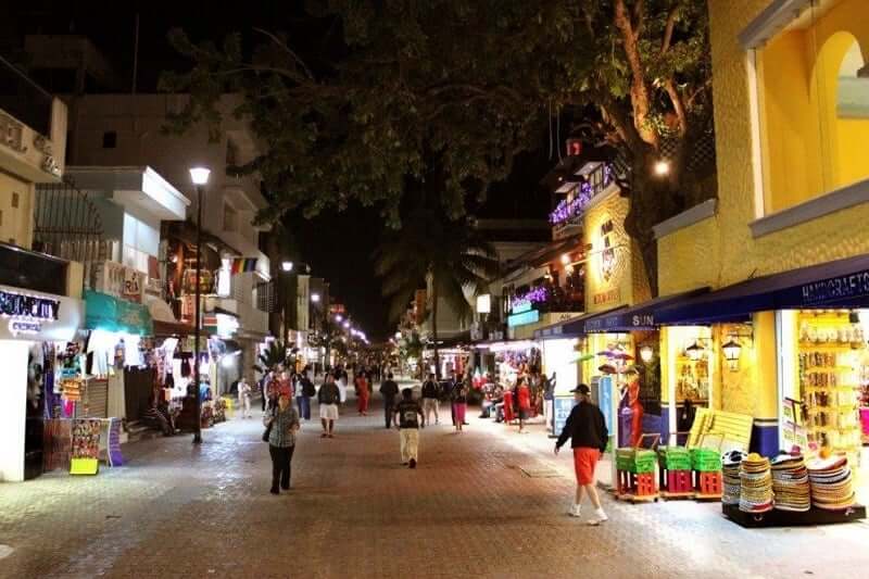 Quinta Avenida para comprar sapatos e tênis em Cancún
