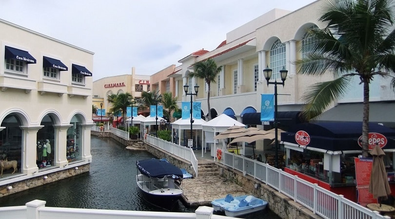 Shopping La Isla para comprar sapatos e tênis em Cancún