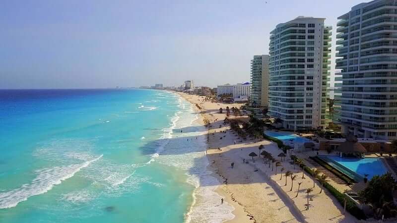 Lazer na praia Chac Mool em Cancún 