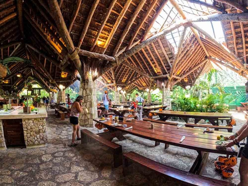 Restaurante no Parque Xplor em Riviera Maya