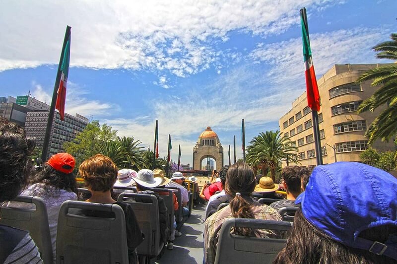 Ônibus turístico no México