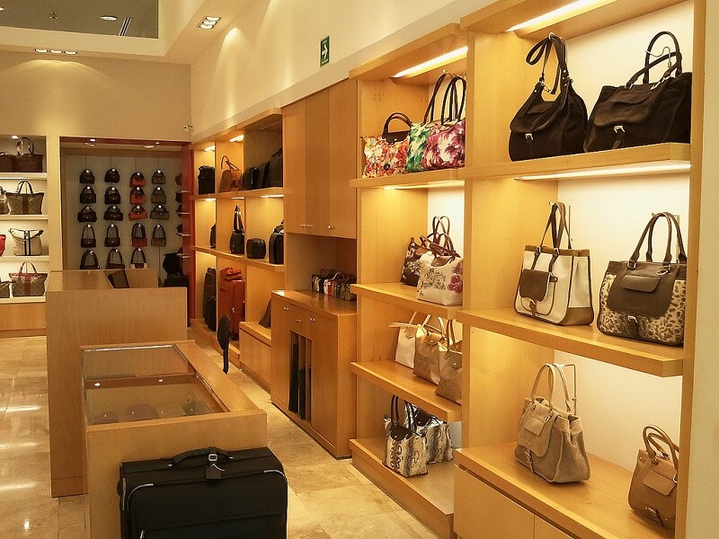 Compras de bolsas no shopping Antara Fashion Hall na Cidade do México