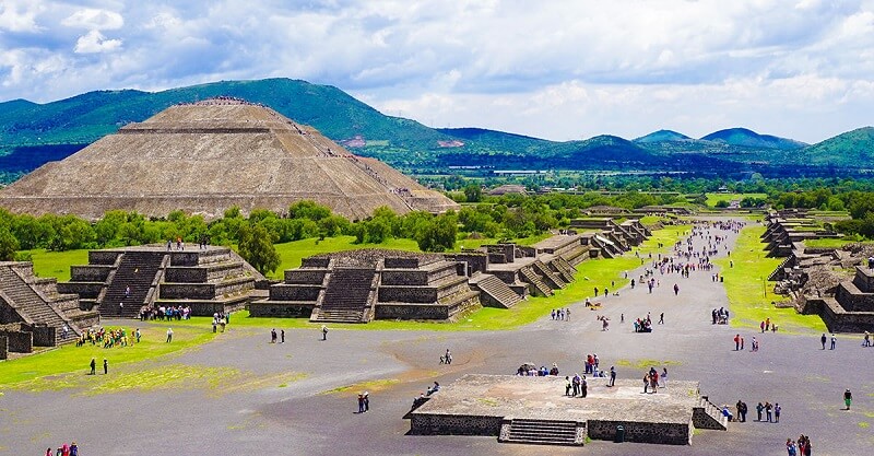 Verão nas Pirâmides de Teotihuácan na Cidade do México