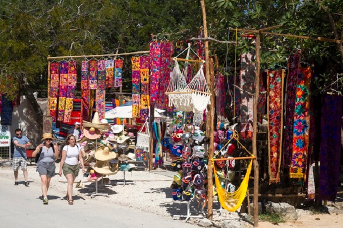 Compras de lembrancinhas e souvenirs nas tendas e feiras em Tulum