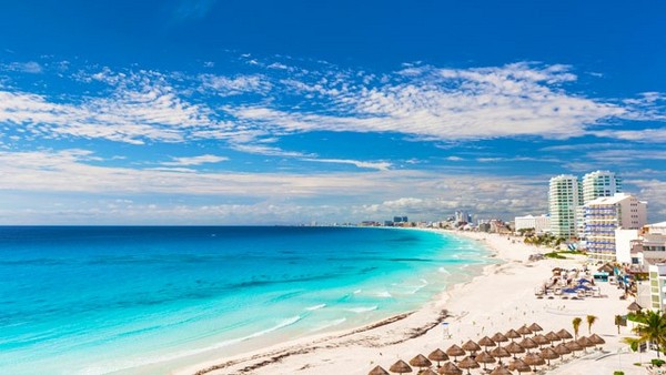 Beleza da praia Chac Mool em Cancún
