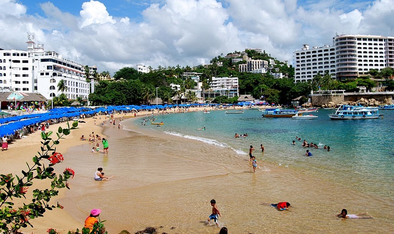 Visita a praia Caletilla em Acapulco