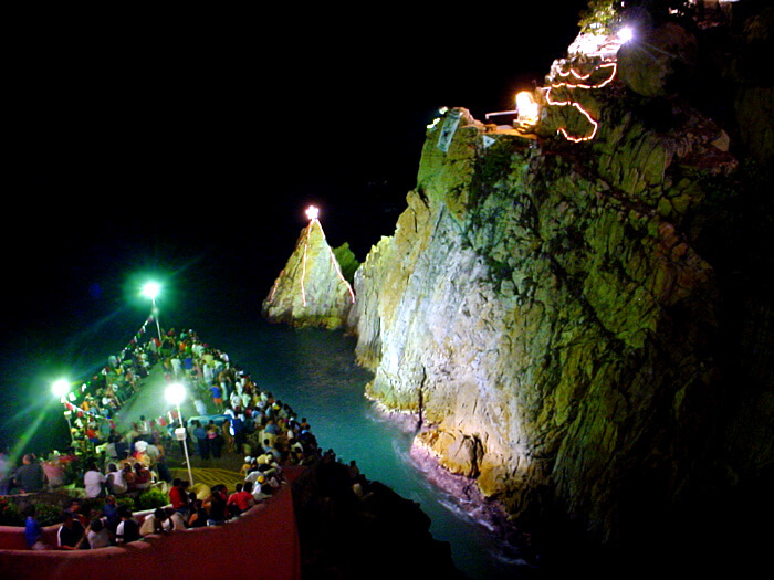La Quebrada de noite em Acapulco