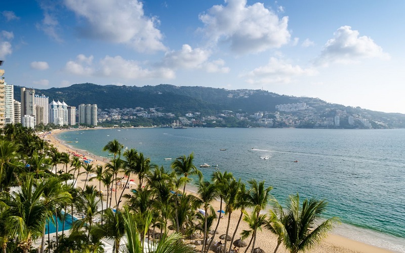 Manhã na praia Caletilla em Acapulco