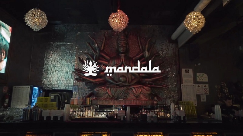 Ambiente interno da balada Mandala em Los Cabos