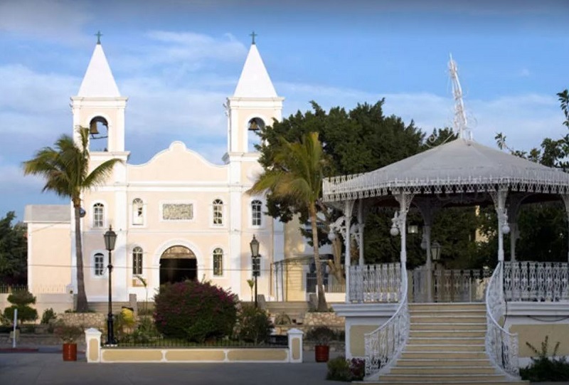 Missão Jesuítica na Plaza Mijares em Los Cabos