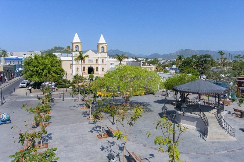 Plaza Mijares no verão em Los Cabos