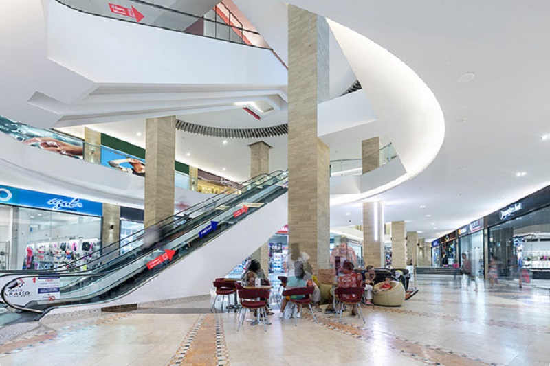 Estrutura do Shopping Puerto Paraiso Mall em Los Cabos