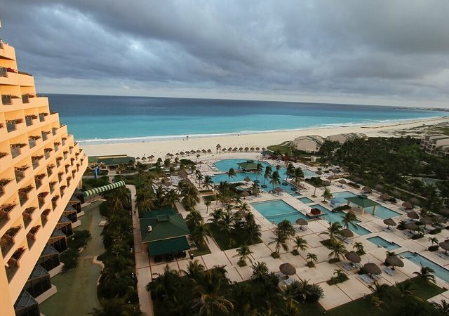 Época de furacões e terremotos em Cancún