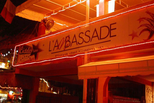 Bar L'Ambassade em Playa del Carmen