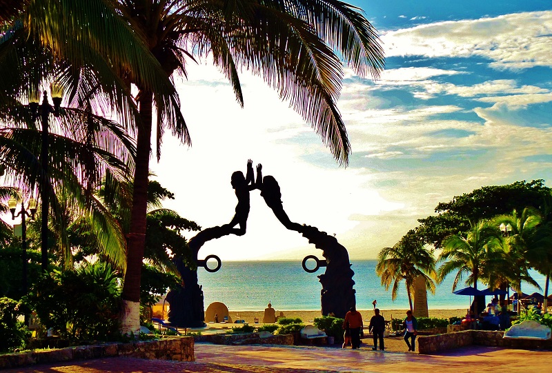 Portal Maya no Parque Fundadores em Playa del Carmen