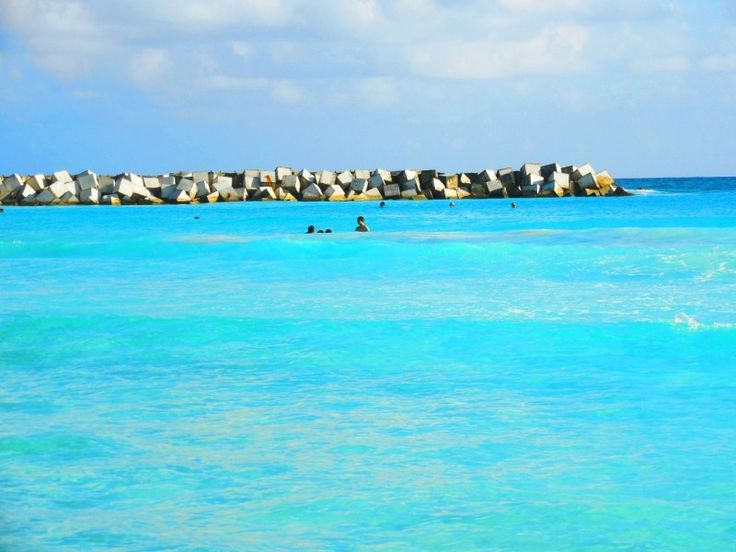 Azul de mar da praia Gaviota Azul em Cancún