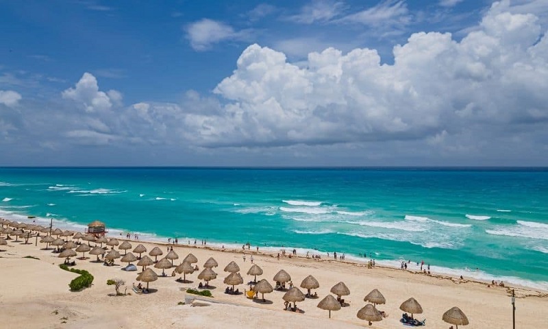 Beleza da praia Ballenas em Cancún