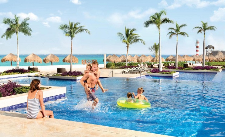 Família curtindo hotel resort em Cancún