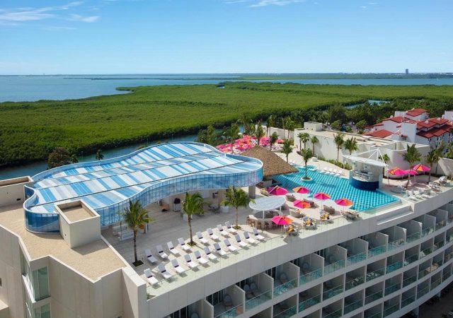 Hospede-se no All Inclusive Breathless Cancun Soul Resort & Spa